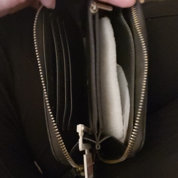 Black and white tribal wrist wallet - Picture 5 of 5